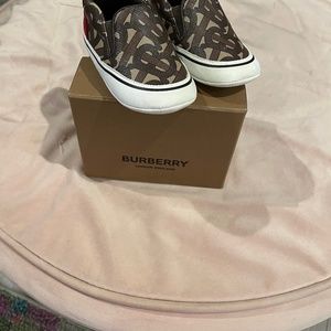 Infant Burberry slides